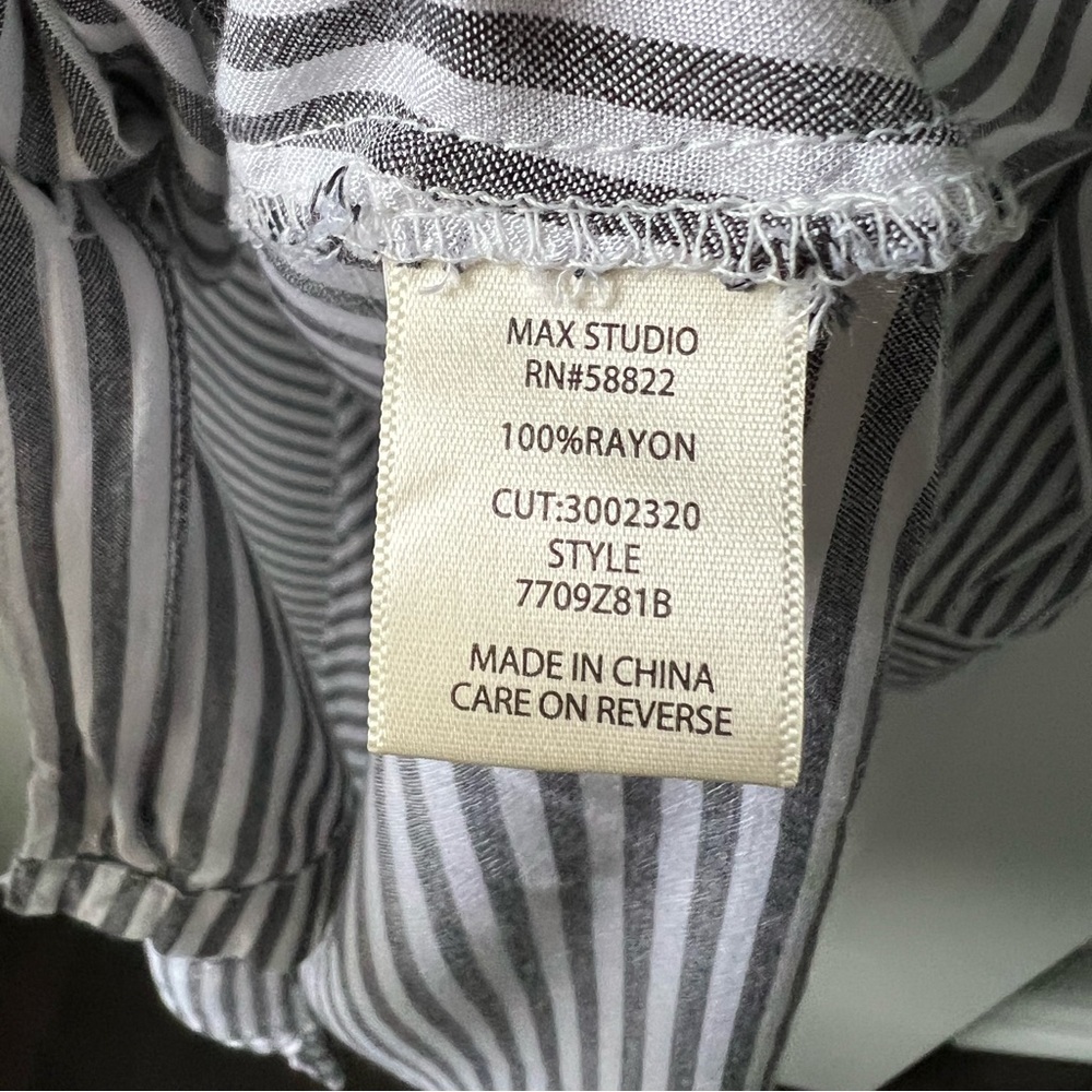MAX STUDIO button down high low shirt - NWOT - medium - Picture 5 of 5